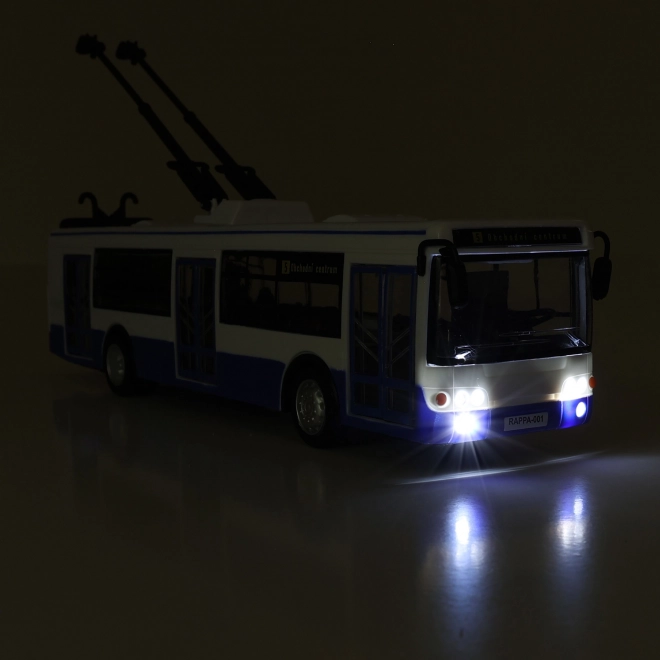Trolejbus, który ogłasza przystanki po czesku 28 cm niebieski