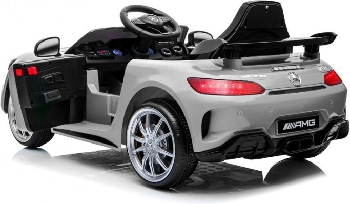 Realistyczny design licencjonowanego MERCEDES GT R