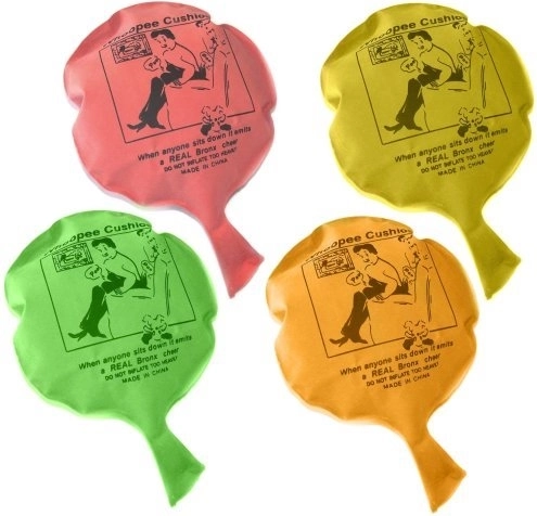 Pierdząca poduszka – zabawny whoopee cushion (mix motywów)