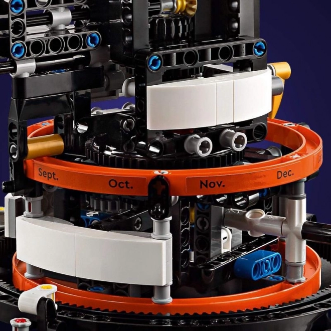 LEGOae Technic 42179 Planeta Ziemia i Księżyc na orbicie