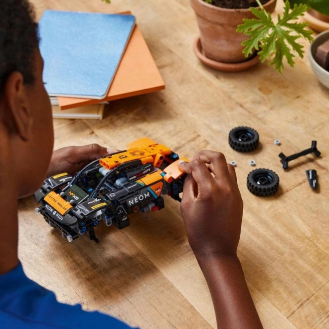 LEGO® Technic 42166 NEOM McLaren Extreme E Wyścigowy Samochód