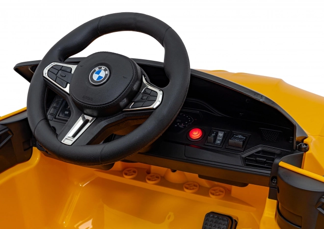 BMW M4 Pojazd Biały – Żółte