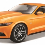 Kolekcjonerski model Ford Mustang GT 2015 w kolorze pomarańczowym 1:24