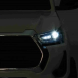 Elektryczny samochód dla dzieci TOYOTA Hilux 4x4 z pilotem, biały, 2 bagażniki