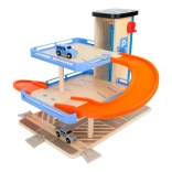 Small foot drewniany garaż piętrowy z windą