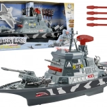 Okręt wojskowy ze światłami i dźwiękami