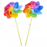 Kolorowy wiatraczek z tęczowymi listkami