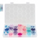 Kolorowe koraliki z tworzywa sztucznego ze sznurkiem w pudełku