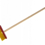 Czerwone dziecięce miotły Teddies z drewnianym trzonkiem