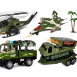 Wojskowy samochód konwojowy z przyczepą i żołnierzem 63 cm