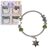 Metalowa bransoletka z zawieszką – modny, zmienny bransoletkowy dodatek