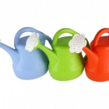 Plastowa konewka z kwiatkowym wzorem