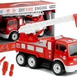 Wóz strażacki z narzędziami i wysuwną drabiną