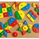 Lena gra z młotkiem obrazki dla dzieci