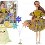 Lalkowa laleczka Emily z wiatraczkami i kotkiem