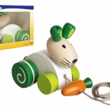 Drewniany króliczek na sznurku z marchewką na pierwsze kroczki
