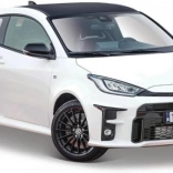 Model Toyota Yaris 2021 biały 1/24