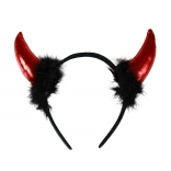 diabelskie rogi z piórami