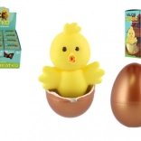 Wylęgające się kurczątko w jajku